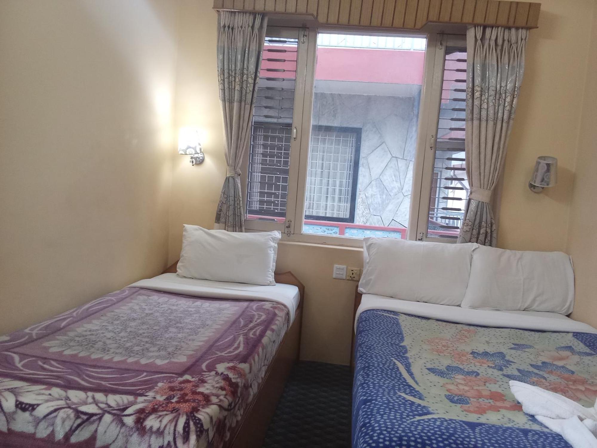 Hotel Celestyinn Pokhara Ngoại thất bức ảnh