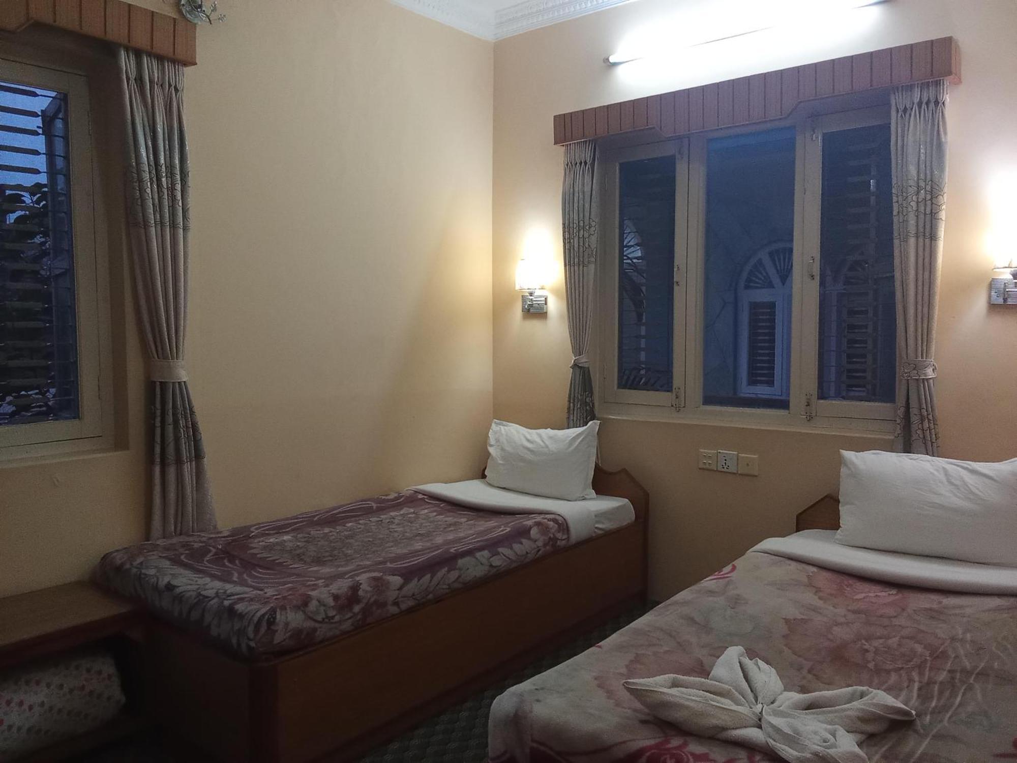 Hotel Celestyinn Pokhara Ngoại thất bức ảnh